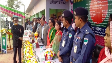 ঝিকরগাছায় ক্রিকেট টুর্নামেন্টের পুরস্কার বিতরণ