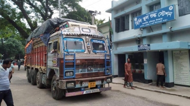 হিলি স্থলবন্দর দিয়ে কয়লা আমদানি শুরু