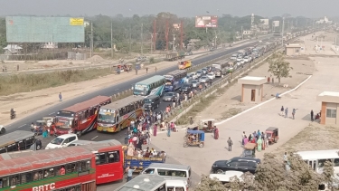 পদ্মা সেতু ঘিরে ৩ কিলোমিটার যানজট