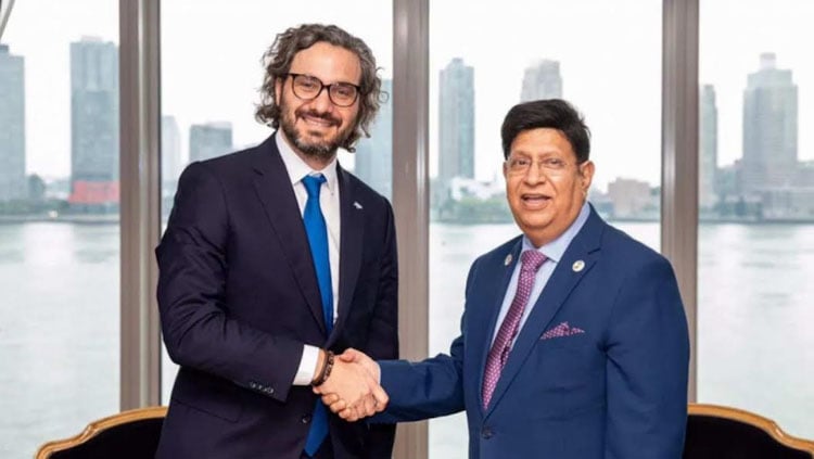 ফিফা বিশ্বকাপ জয়ে ক্যাফিরোকে অভিনন্দন মোমেনের