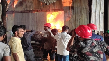 শ্রীপুরে তুলার গুদামে আগুন, নিয়ন্ত্রণে কাজ করছে ৭ ইউনিট