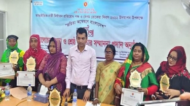 ঝিকরগাছায় শ্রেষ্ঠ জয়িতার পুরস্কার পেলেন পাঁচ নারী