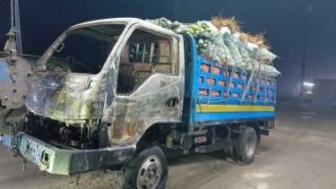 বঙ্গবন্ধু সেতু মহাসড়কে চলন্ত ট্রাকে মশাল দিয়ে আগুন