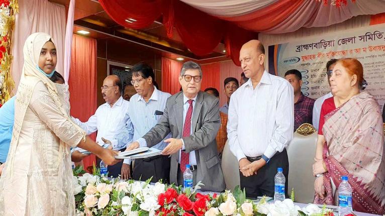 ব্রাহ্মণবাড়িয়ায় কৃতী শিক্ষার্থীরা পেল বৃত্তি