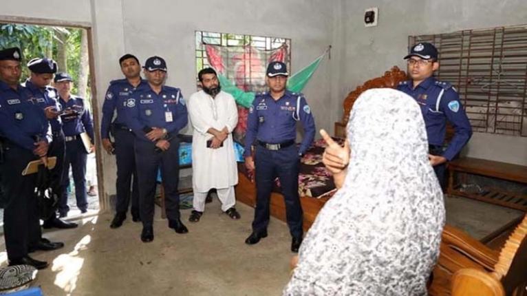 স্ত্রীর টিকটক সহ্য হয়নি স্বামীর, তাই প্রাণ দিতে হলো রিনাকে