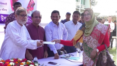 নীলফামারীতে টিআর প্রকল্পের চেক বিতরণ করলেন আসাদুজ্জামান নূর