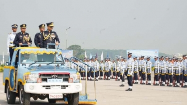 বাংলাদেশ বিমান বাহিনী একাডেমিতে রাষ্ট্রপতি কুচকাওয়াজ অনুষ্ঠিত