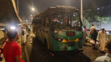 এবার গুলিস্তানে বাসে আগুন