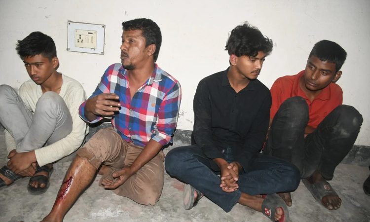খুলনায় খাসির কথা বলে কুকুরের মাংস বিক্রি, আটক ৪