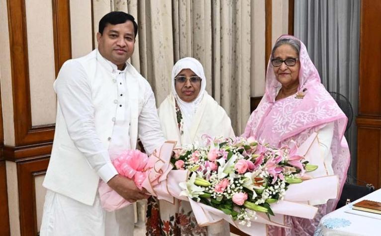 প্রধানমন্ত্রীর সঙ্গে গাজীপুর সিটি মেয়রের সাক্ষাৎ