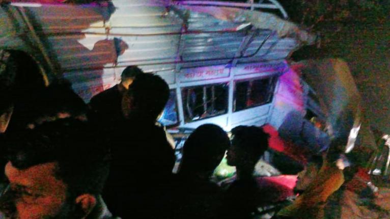 ফরিদপুরে বাসের ধাক্কায় লেগুনার ৪ যাত্রী নিহত