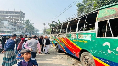 চাঁদপুরে বাসে আগুন