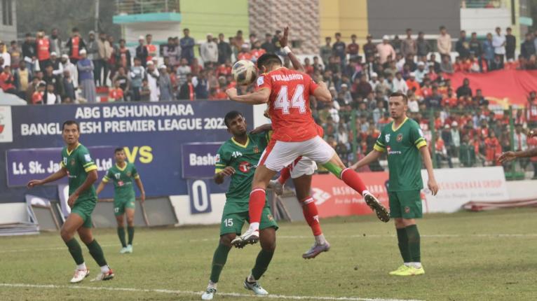 প্রিমিয়ার লিগে উড়ছে কিংস