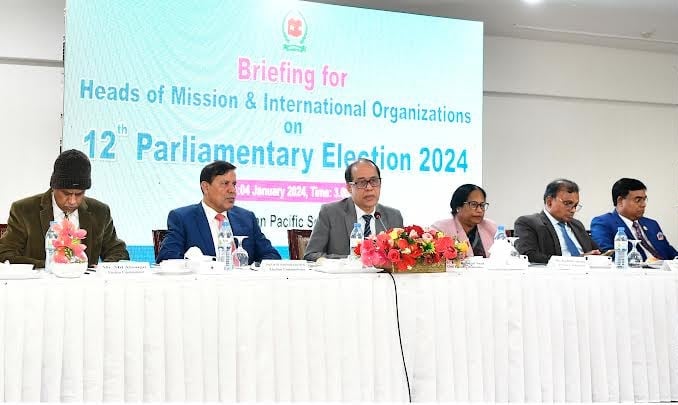 বিদেশি কূটনীতিকরা অবাধ, সুষ্ঠু, নিরপেক্ষ এবং শান্তিপূর্ণ নির্বাচন দেখতে চায় : সিইসি