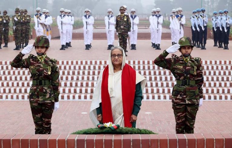 সাভারে বীর শহীদদের প্রতি শ্রদ্ধা জানিয়েছেন প্রধানমন্ত্রী ও মন্ত্রিসভার সদস্যরা