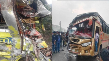 বিকট শব্দে দুই বাসের মুখোমুখি সংঘর্ষ, আহত ৮