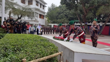 টুঙ্গিপাড়ায় বঙ্গবন্ধুর সমাধিতে বিজিবির নতুন ডিজির শ্রদ্ধা