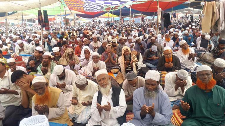 শান্তি, সাম্য ও পরিপূর্ণ হেদায়েতের আর্জি আখেরি মোনাজাতে