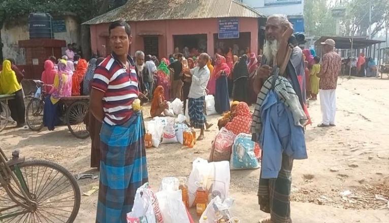 চেয়ারম্যানের স্বাক্ষর জাল করে টিসিবি’র কার্ড বিতরণ