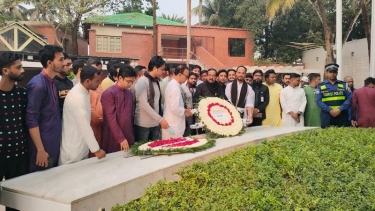 জাতির পিতা বঙ্গবন্ধুর সমাধিতে চট্টগ্রাম মেডিকেল বিশ্ববিদ্যালয়ের উপাচার্যের শ্রদ্ধা