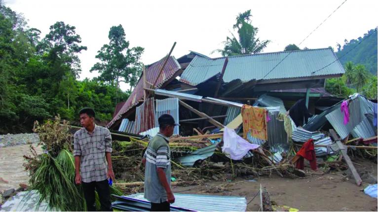 ইন্দোনেশিয়ায় বন্যা ও ভূমিধসে মৃত বেড়ে ২৬
