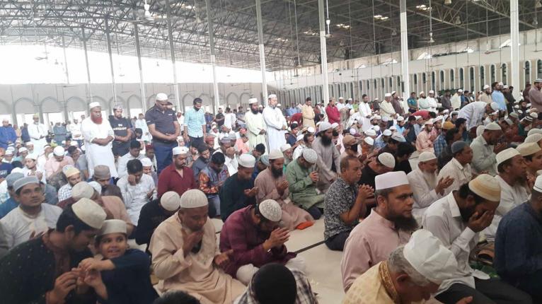 রমজানের তৃতীয় জুমায় বায়তুল মোকাররমে মুসল্লিদের ঢল, নামাজ আদায়