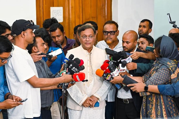 জাহাজসহ ও নাবিকদের বিপদমুক্ত করাই লক্ষ্য: পররাষ্ট্রমন্ত্রী