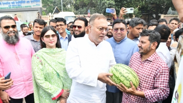 কৃষকের দামে তরমুজ বিক্রির কার্যক্রম পরিদর্শন কৃষিমন্ত্রীর