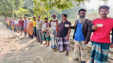 সরিষাবাড়ীতে ইউপি চেয়ারম্যান বিরুদ্ধে জেলেদের মানববন্ধন