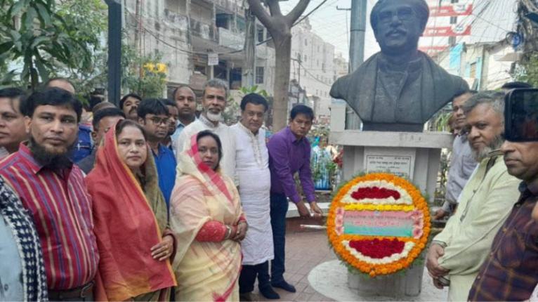 বঙ্গবন্ধুর প্রতিকৃতিতে মেয়র আইভীর শ্রদ্ধা