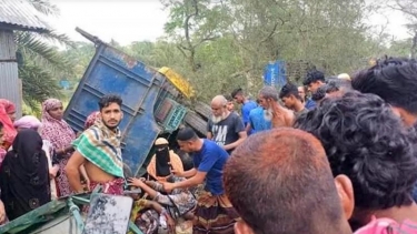 টোলপ্লাজায় দাঁড়িয়ে থাকা কয়েকটি গাড়িকে ট্রাকের ধাক্কা, ১১ জনের মৃত্যু