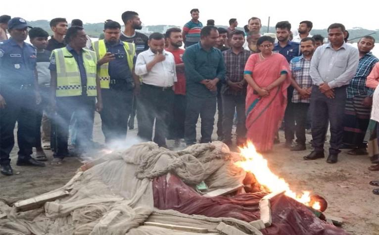 বাবুগঞ্জে মৎস্য অধিদপ্তরের অভিযান, অবৈধ জাল ও ট্রলার জব্দ