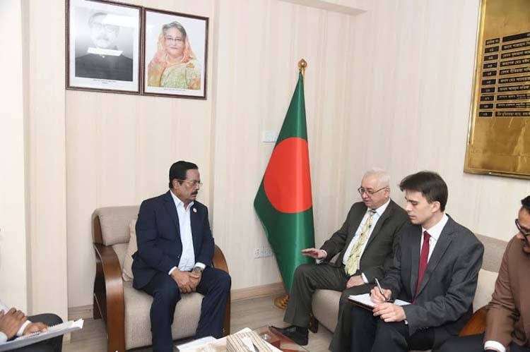 রাশিয়াতে তৈরি পোশাক ও পাটজাত পণ্য রপ্তানি বাড়াতে চায় সরকার : বস্ত্র ও পাট মন্ত্রী