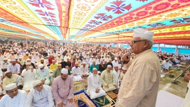 পাবনার বেড়ায় ডেপুটি স্পিকারের ঈদের নামাজ আদায়