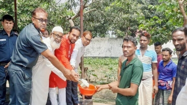 নববর্ষে ১৩০০ বন্দিকে উন্নত খাবার দিলেন গণপূর্তমন্ত্রী