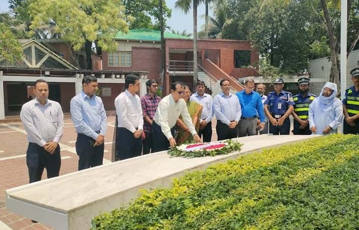 বঙ্গবন্ধুর সমাধিতে শ্রদ্ধা জানালেন বাংলাদেশ পেট্রোলিয়াম কর্পোরেশন চেয়ারম্যান