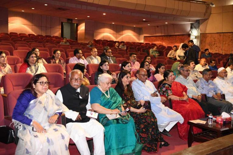 ‘লাভ লেটার্স’ নাটকের মঞ্চায়ন উপভোগ করলেন স্পীকার
