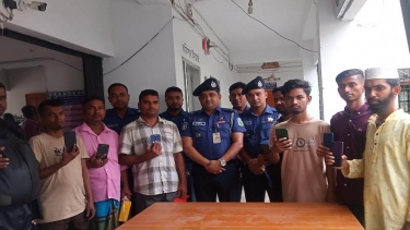 হারানো ৯টি মোবাইল উদ্ধার করে ফেরত দিল পুলিশ