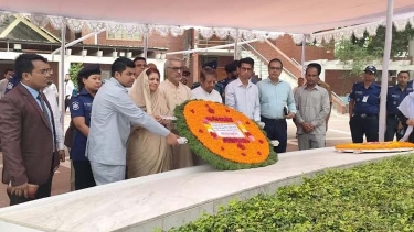 জাতির পিতার সমাধিতে আপিল বিভাগের নবনিযুক্ত বিচারপতির শ্রদ্ধা