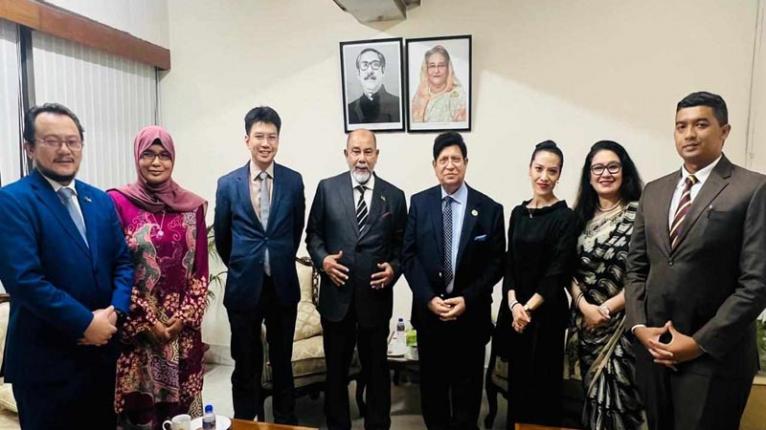 সব পক্ষ রাজি থাকলেও রোহিঙ্গা প্রত্যাবাসন প্রক্রিয়া বন্ধ কেন : মোমেন