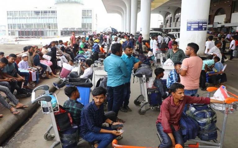 মিলছে না মালয়েশিয়াগামী ফ্লাইটের টিকিট, অনিশ্চিয়তায় কয়েক হাজার কর্মী