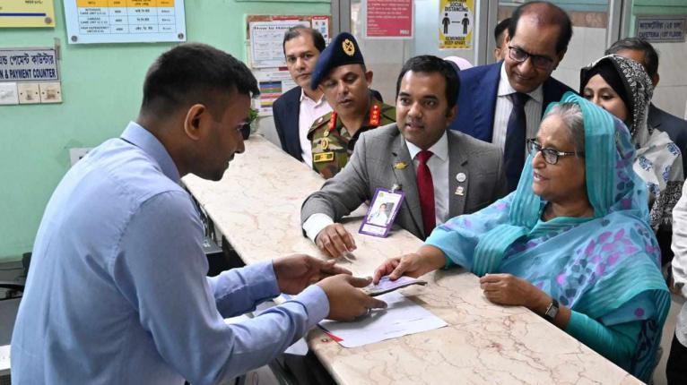 শেখ ফজিলাতুন্নেছা মুজিব মেমোরিয়াল হাসপাতাল পরিদর্শনে শেখ হাসিনা
