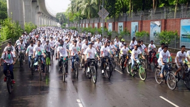 আ. লীগের প্রতিষ্ঠা বার্ষিকীতে ডিএনসিসির সাইকেল শোভাযাত্রা
