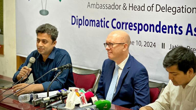 প্রতিরক্ষা খাতে বাংলাদেশকে সহযোগিতা করতে চায় ইইউ