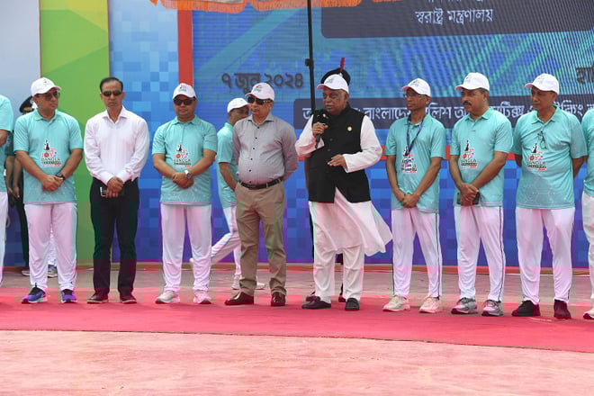 জঙ্গি দমন ও দুর্যোগে মানুষের পাশে দাঁড়িয়ে পুলিশ দৃষ্টান্ত স্থাপন করেছে: স্বরাষ্ট্রমন্ত্রী