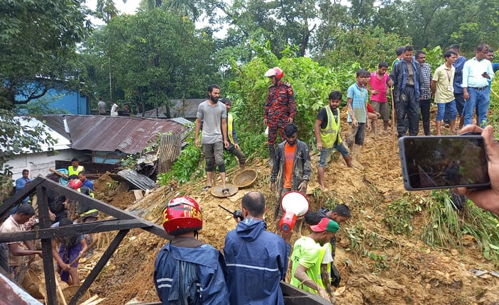 সিলেটে টিলা ধসে শিশুসহ তিন জন নিখোঁজ
