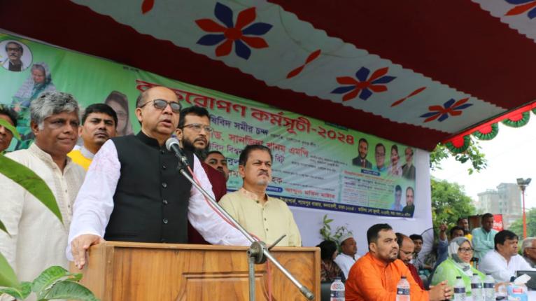 পরিবেশের ভারসাম্য রক্ষায় বৃক্ষরোপণের বিকল্প নেই : সমীর চন্দ