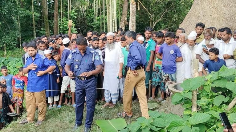 নিজ বাড়ির সামনে মিলল নিখোঁজ বৃদ্ধের গলাকাটা মরদেহ