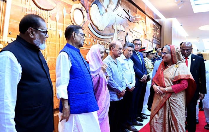 বেইজিংয়ের উদ্দেশে ঢাকা ছাড়লেন প্রধানমন্ত্রী