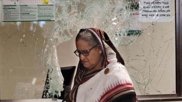 ক্ষতিগ্রস্ত মেট্রো স্টেশন পরিদর্শনে গিয়ে আবেগাপ্লুত প্রধানমন্ত্রী